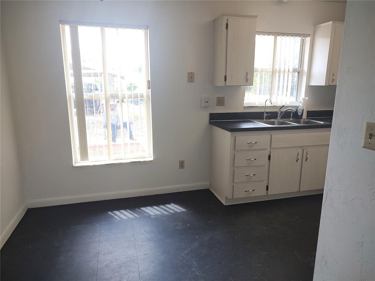 540 MATHIS AVENUE — photo 11 of 27