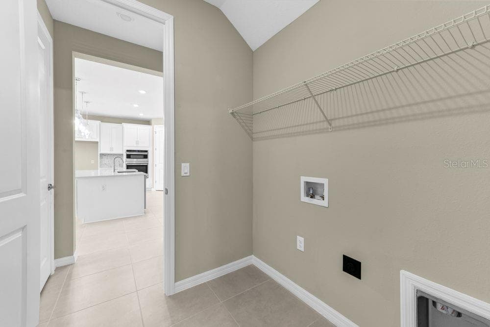 7052 FOXBORO WAY — photo 17 of 26