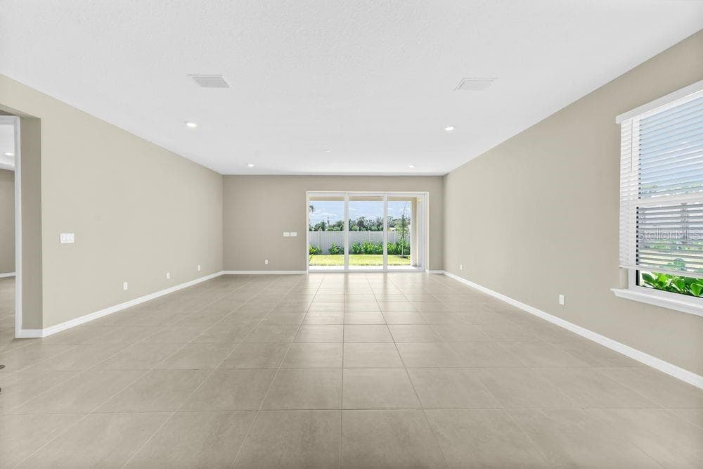 7052 FOXBORO WAY — photo 6 of 26