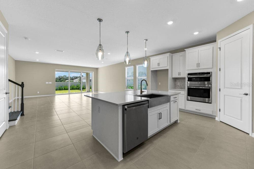 7052 FOXBORO WAY — photo 4 of 26