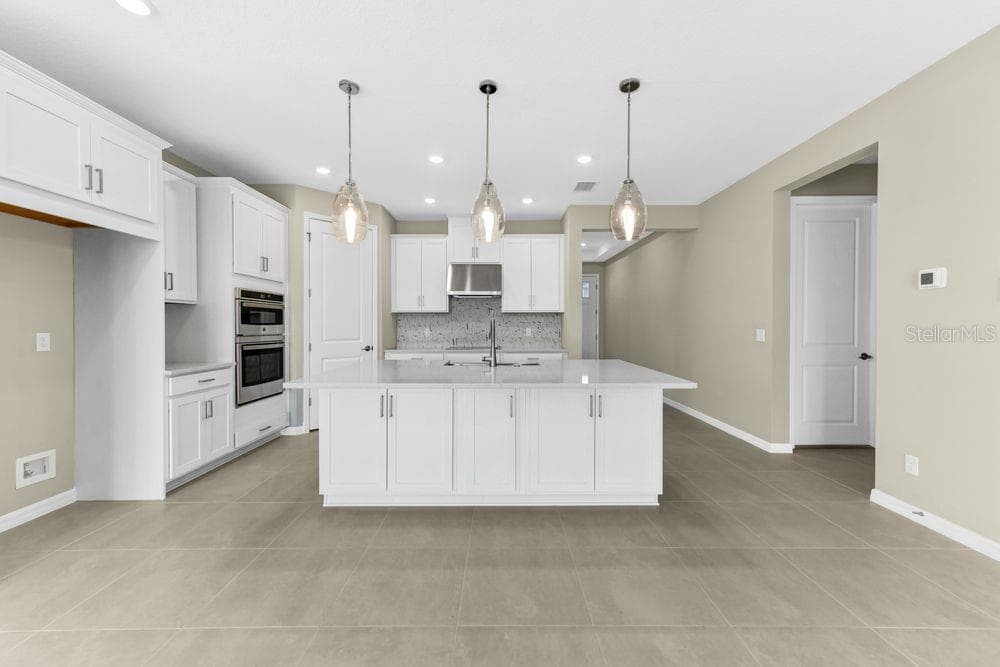 7052 FOXBORO WAY — photo 3 of 26