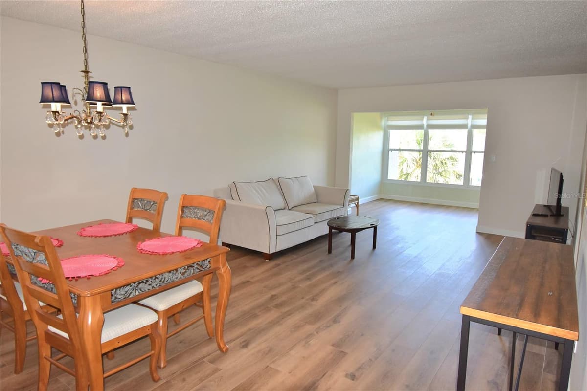 940 VIRGINIA STREET — photo 9 of 24