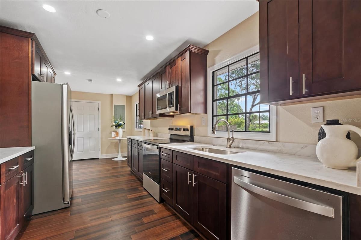 6005 IKE SMITH ROAD — photo 7 of 48