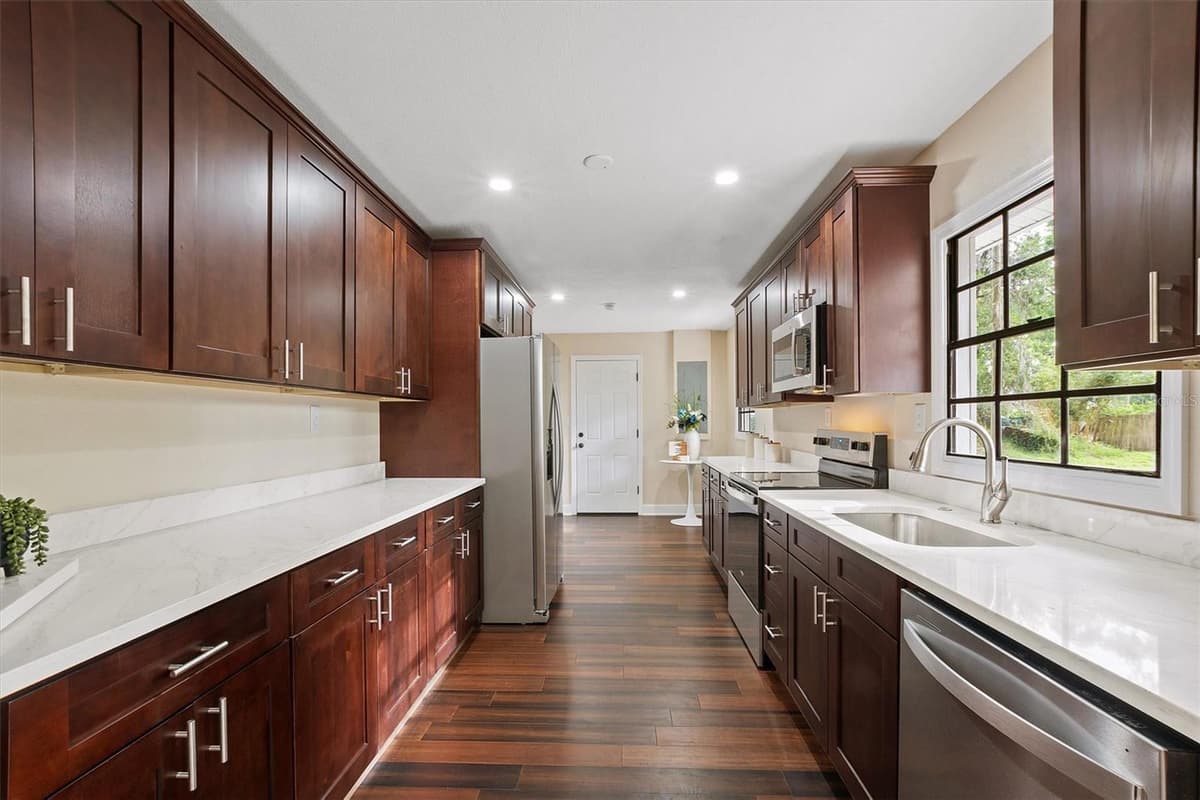 6005 IKE SMITH ROAD — photo 6 of 48