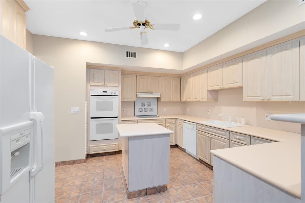 910 CYPRESS AVENUE — photo 12 of 61