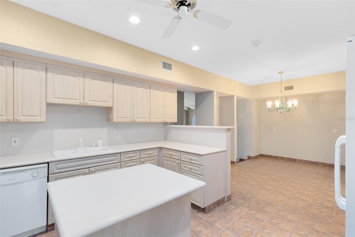 910 CYPRESS AVENUE — photo 14 of 61