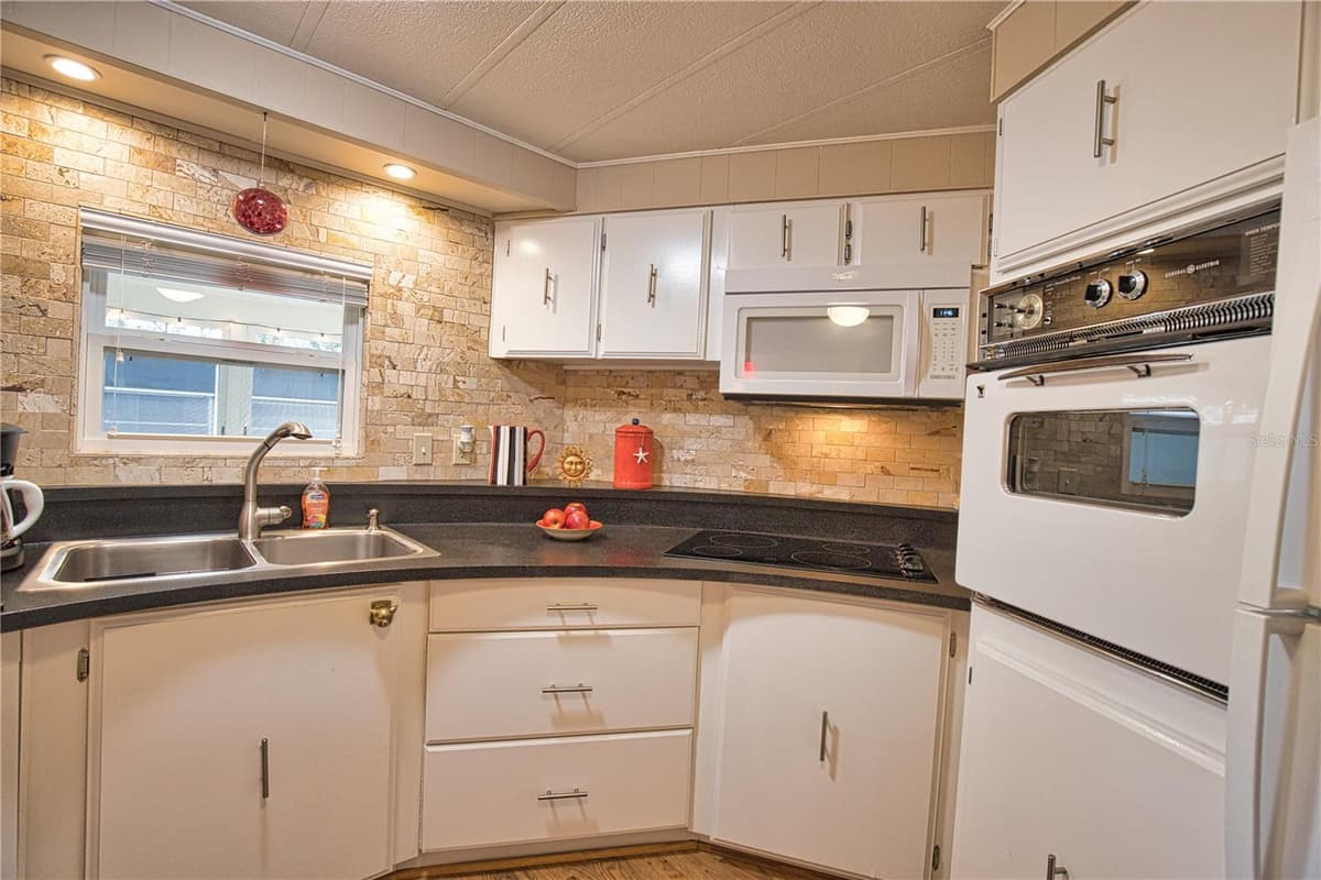 108 LA PALOMA — photo 18 of 57