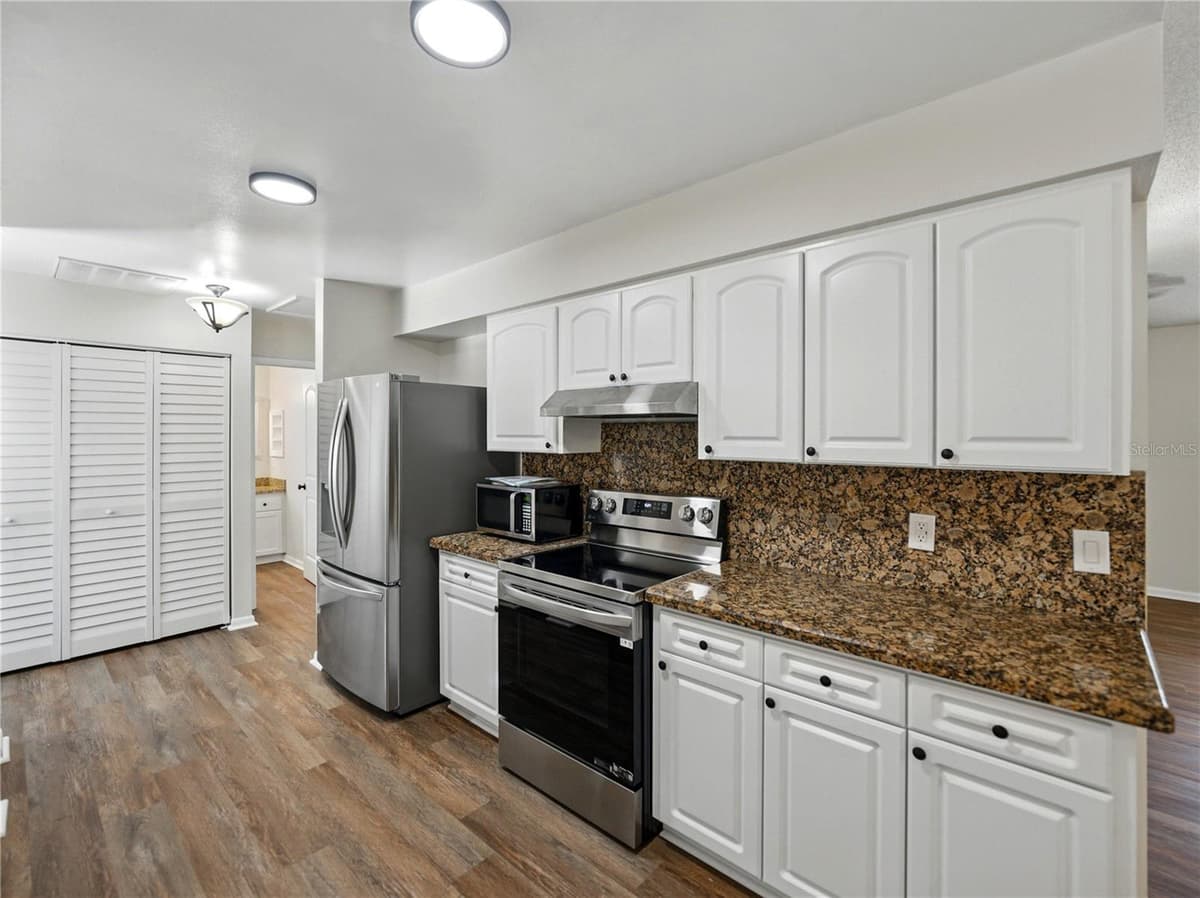 4965 GOLDENVIEW LANE — photo 13 of 55