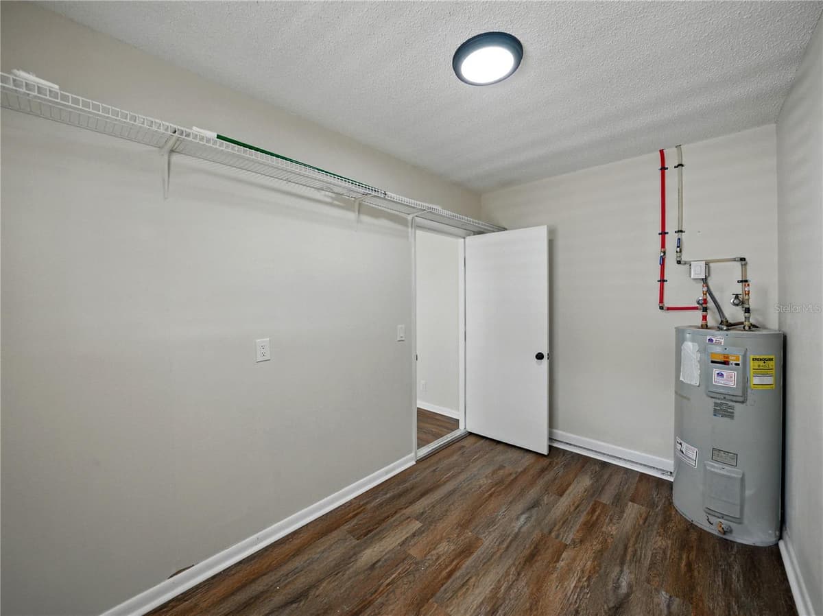4965 GOLDENVIEW LANE — photo 37 of 55