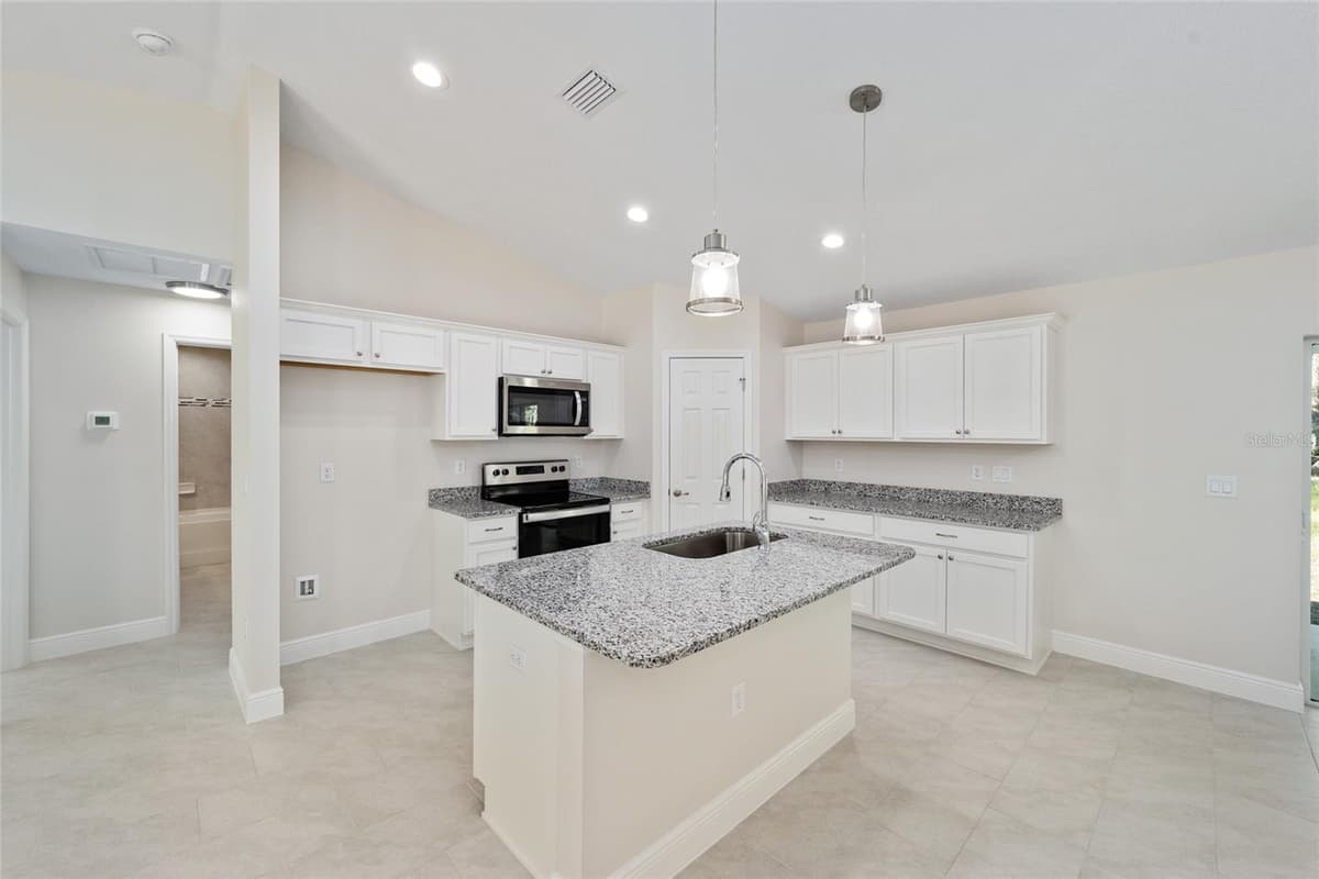 2398 DEVON DRIVE — photo 6 of 23