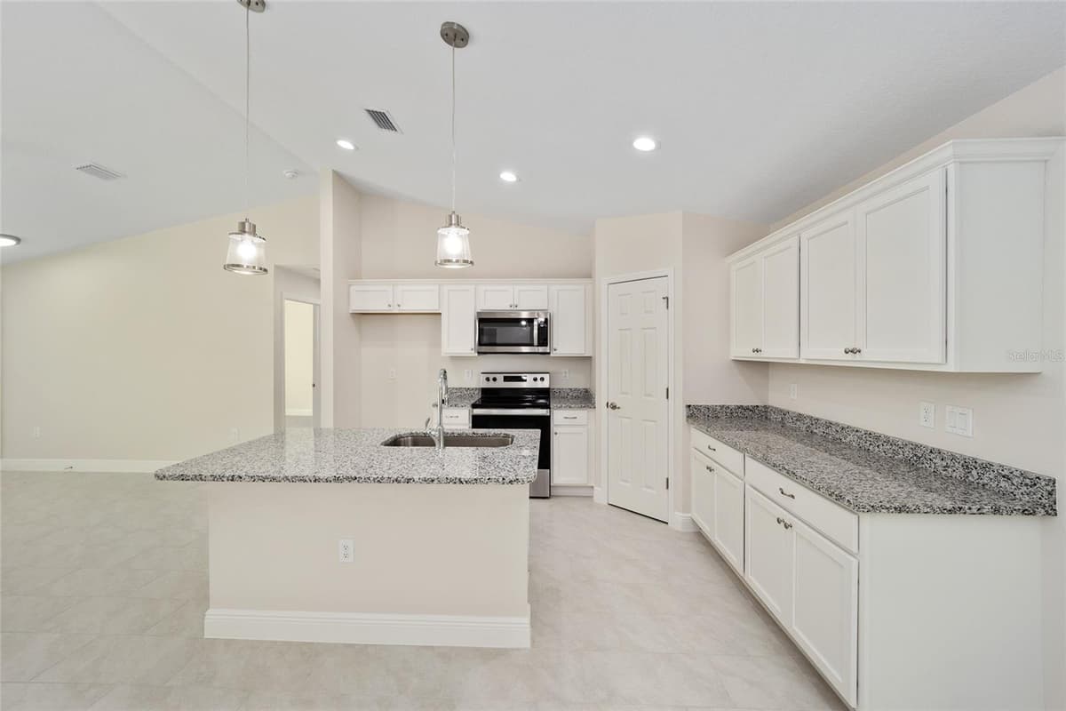 2398 DEVON DRIVE — photo 7 of 23