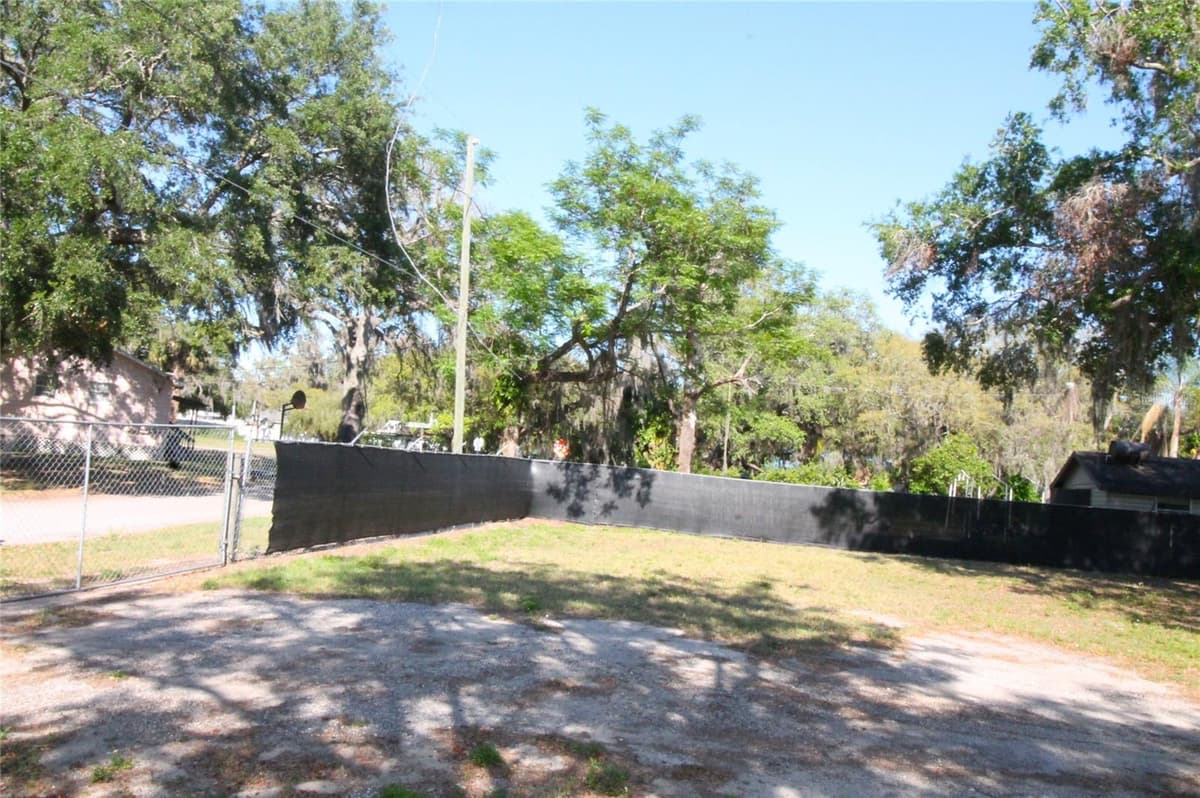 114 MYERS BOULEVARD — photo 15 of 22