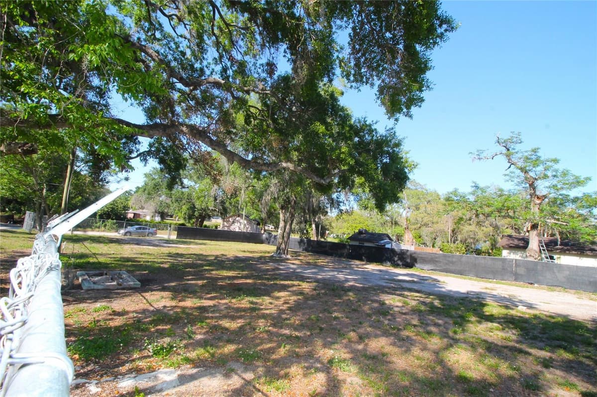 114 MYERS BOULEVARD — photo 17 of 22