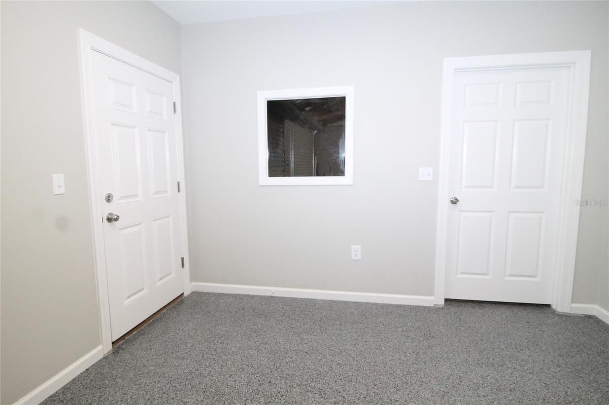 114 MYERS BOULEVARD — photo 6 of 22