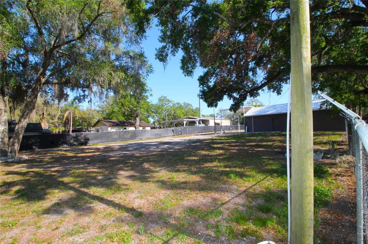 114 MYERS BOULEVARD — photo 16 of 22