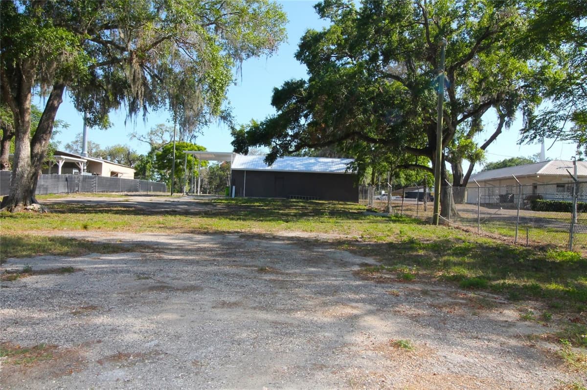 114 MYERS BOULEVARD — photo 20 of 22