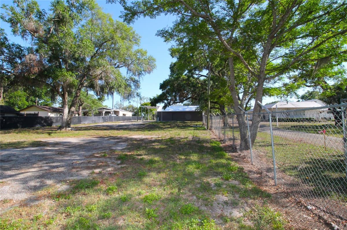 114 MYERS BOULEVARD — photo 18 of 22
