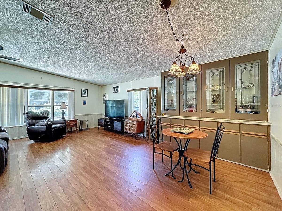 4202 ORCHID BOULEVARD — photo 9 of 46