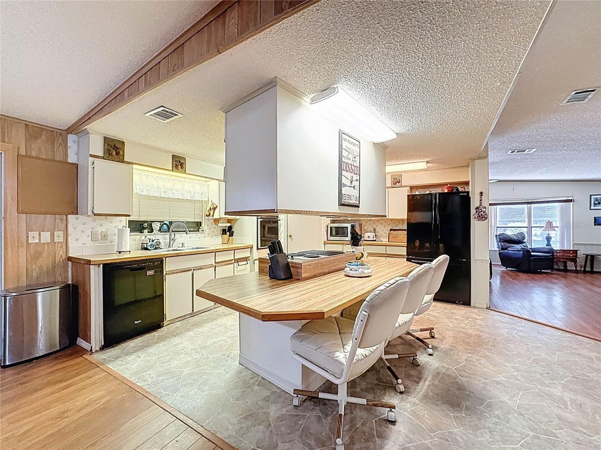 4202 ORCHID BOULEVARD — photo 15 of 46