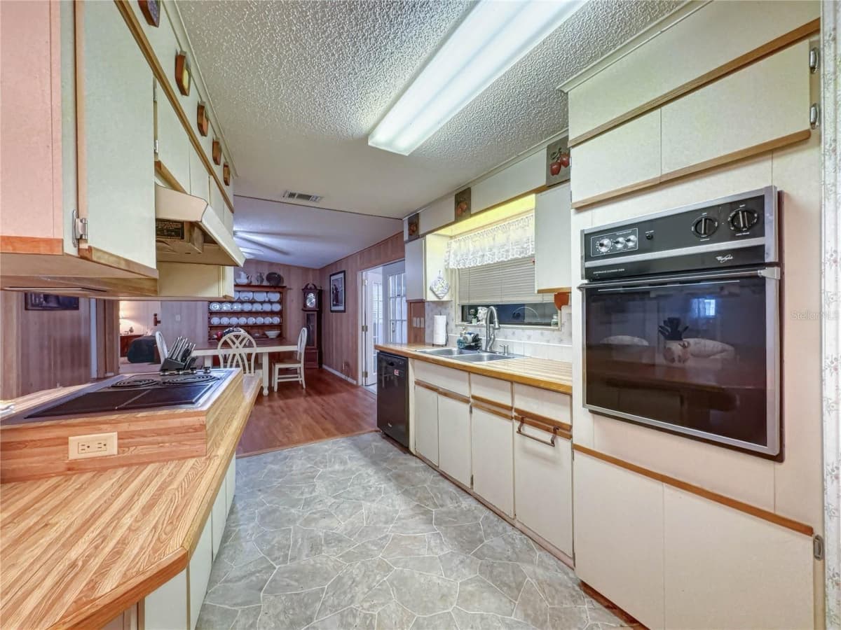 4202 ORCHID BOULEVARD — photo 14 of 46