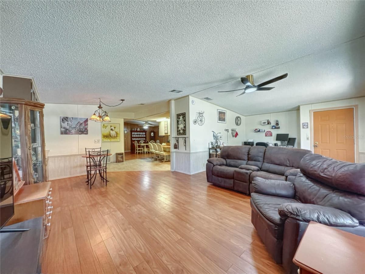4202 ORCHID BOULEVARD — photo 6 of 46