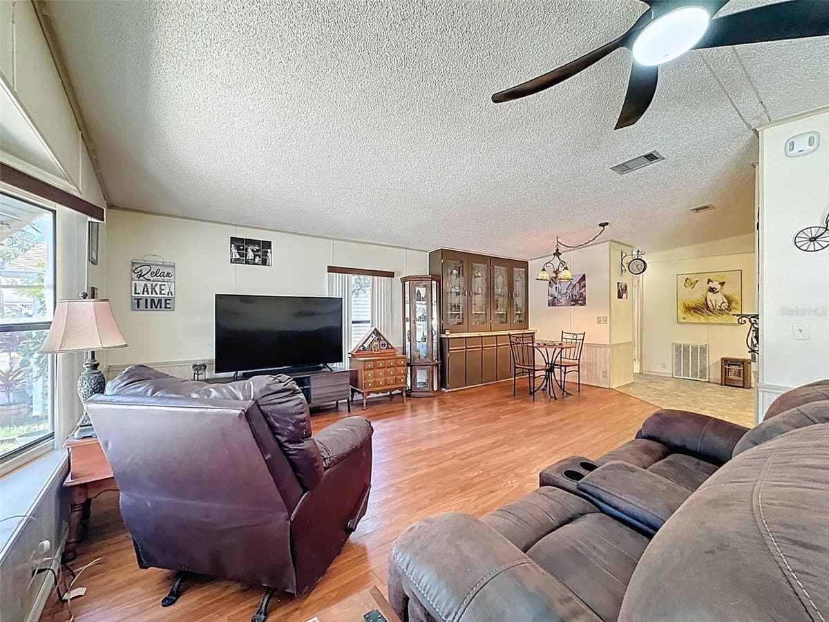 4202 ORCHID BOULEVARD — photo 7 of 46