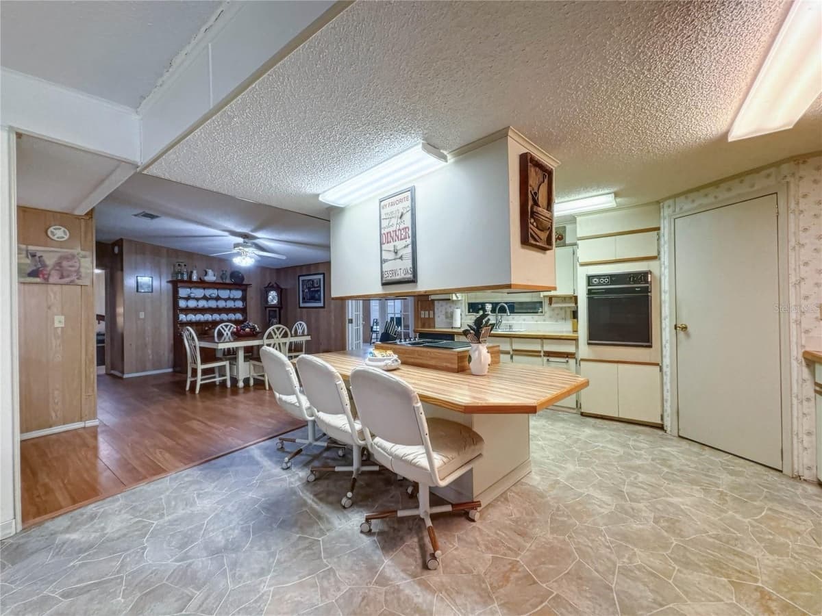 4202 ORCHID BOULEVARD — photo 13 of 46