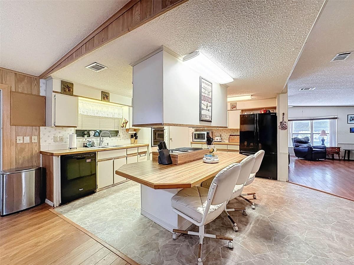4202 ORCHID BOULEVARD — photo 12 of 46