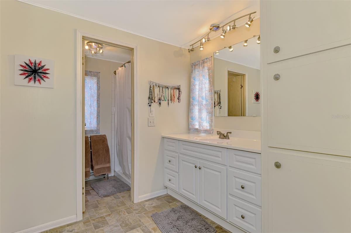 1376 FLAMINGO DRIVE — photo 35 of 42