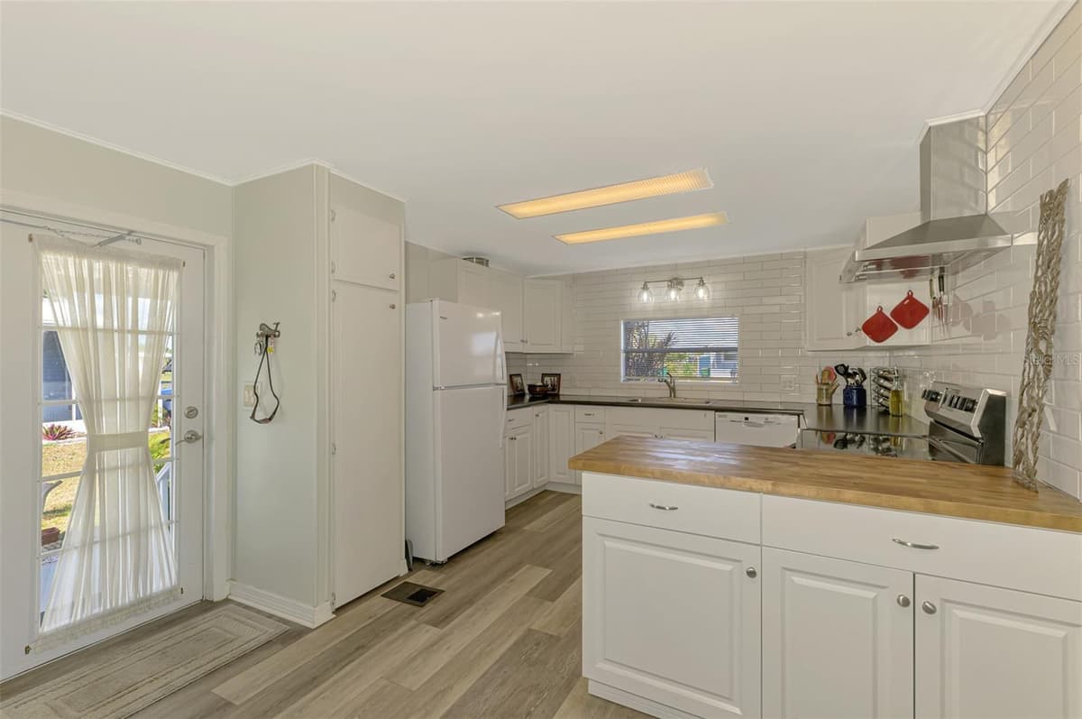 1376 FLAMINGO DRIVE — photo 21 of 42