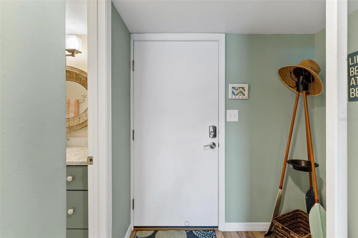 4841 SAXON DRIVE — photo 3 of 29