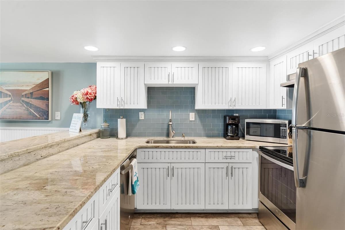 4841 SAXON DRIVE — photo 6 of 29