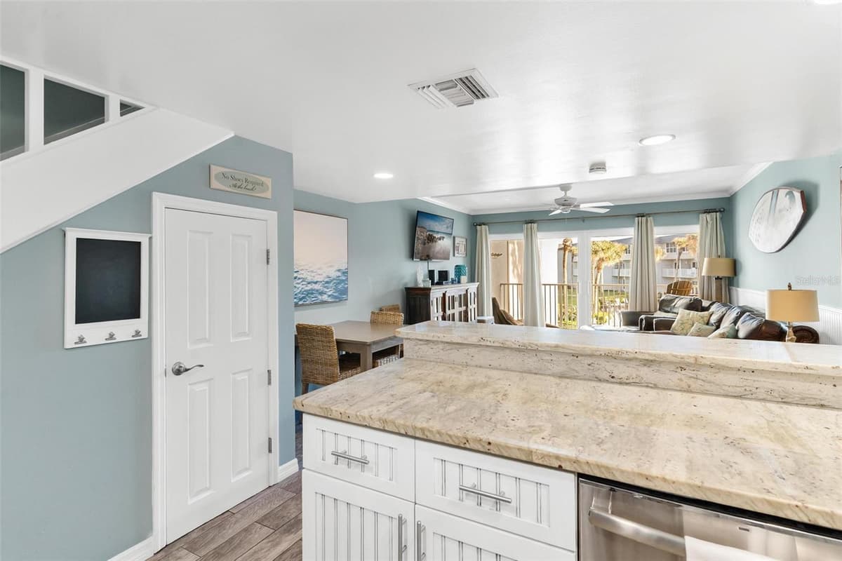 4841 SAXON DRIVE — photo 10 of 29
