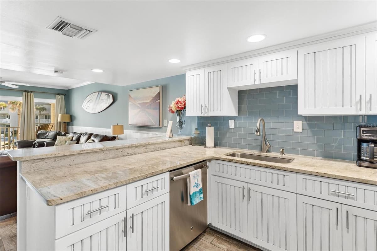4841 SAXON DRIVE — photo 9 of 29