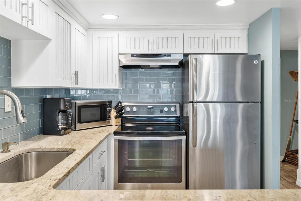 4841 SAXON DRIVE — photo 8 of 29