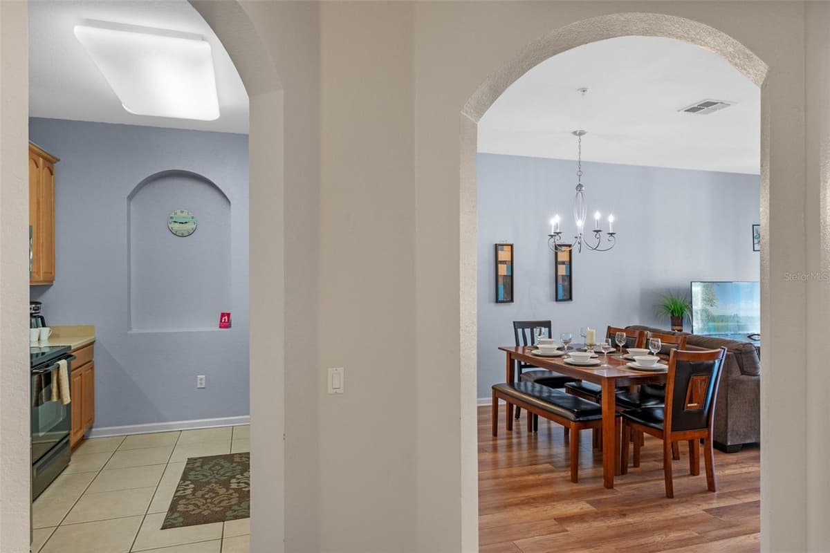 4862 CAYVIEW AVENUE — photo 4 of 34