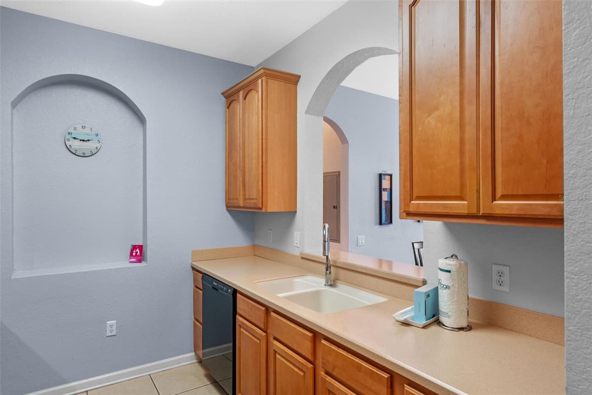4862 CAYVIEW AVENUE — photo 5 of 34