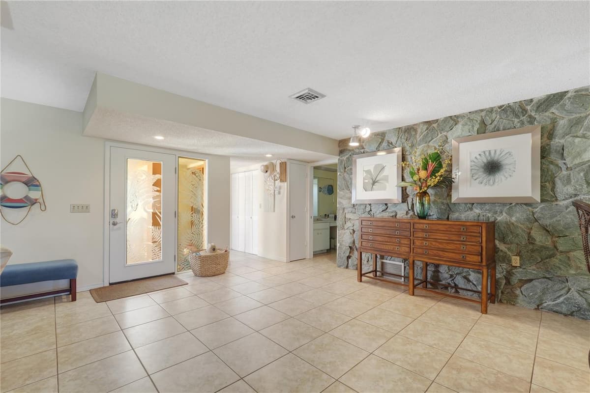 120 VILLA DRIVE — photo 12 of 55