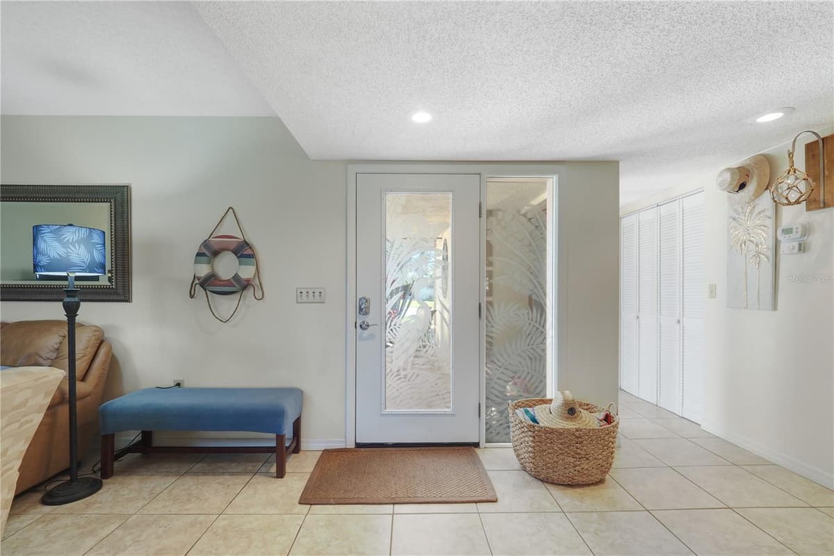 120 VILLA DRIVE — photo 11 of 55
