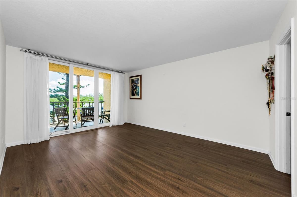 18201 GULF BOULEVARD — photo 11 of 36