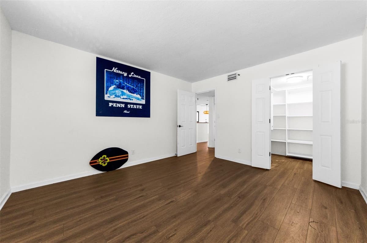 18201 GULF BOULEVARD — photo 12 of 36