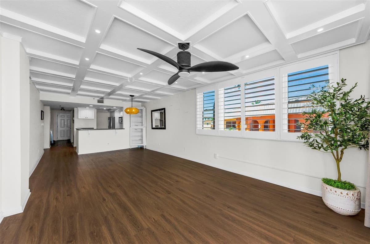 18201 GULF BOULEVARD — photo 5 of 36
