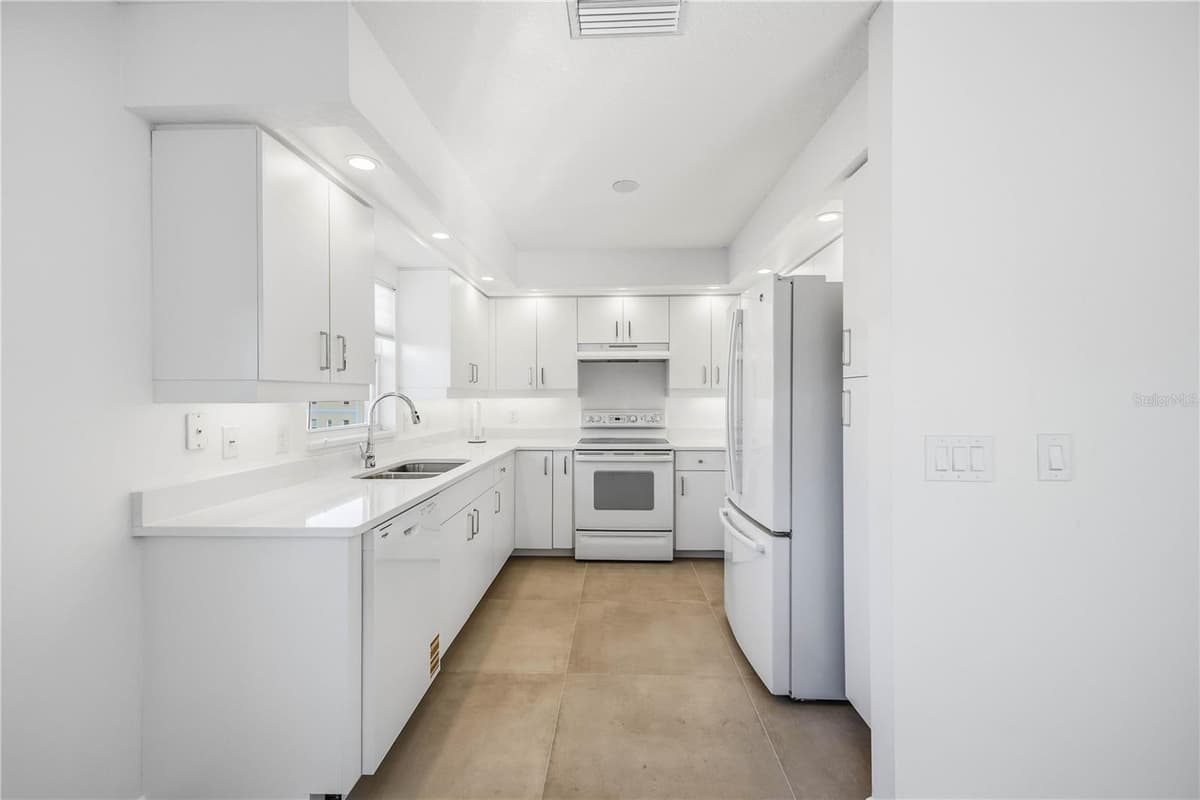 5800 SABAL TRACE DRIVE — photo 13 of 48