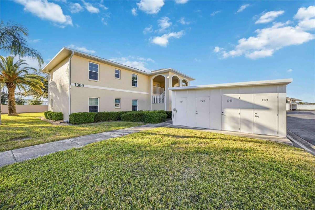 5800 SABAL TRACE DRIVE — photo 2 of 48