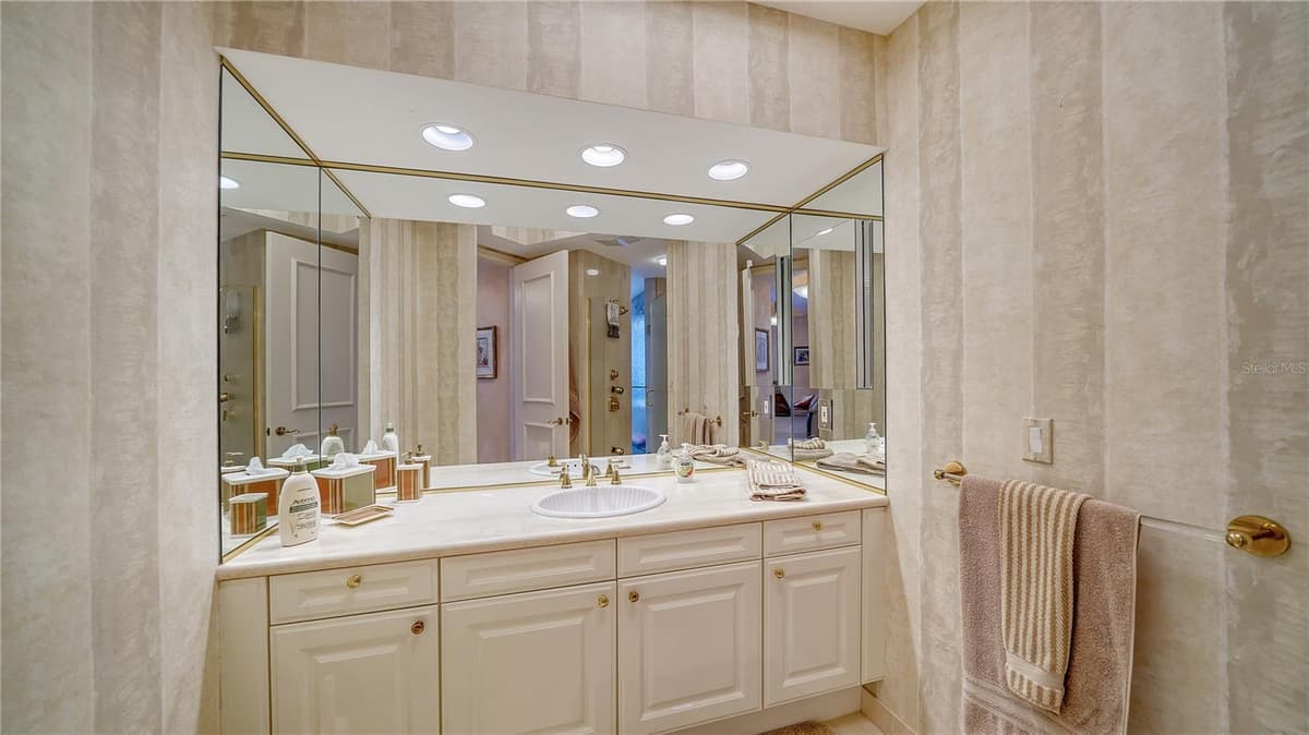 1241 GULF OF MEXICO DRIVE — photo 35 of 64