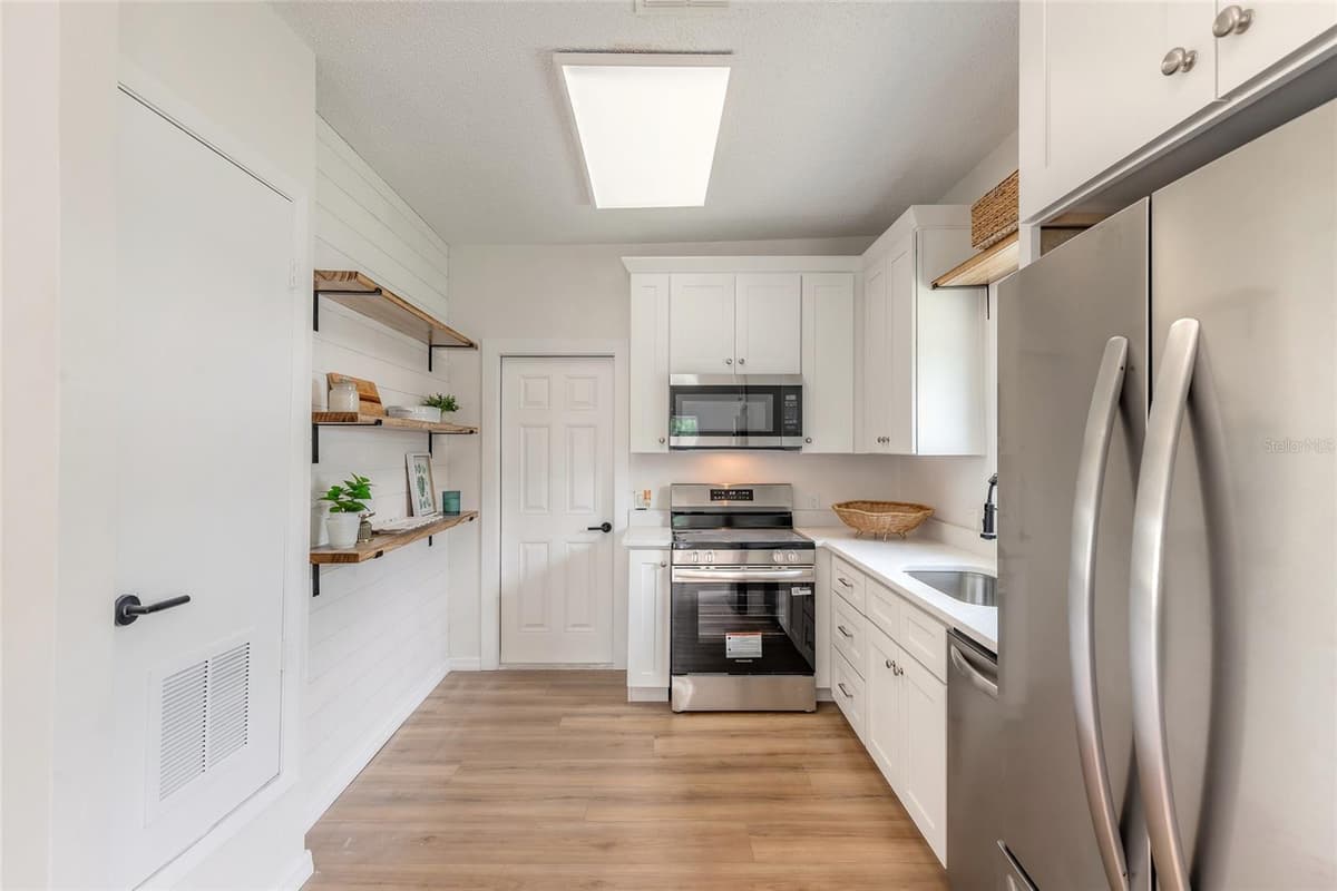 306 SHELDON STREET — photo 16 of 40