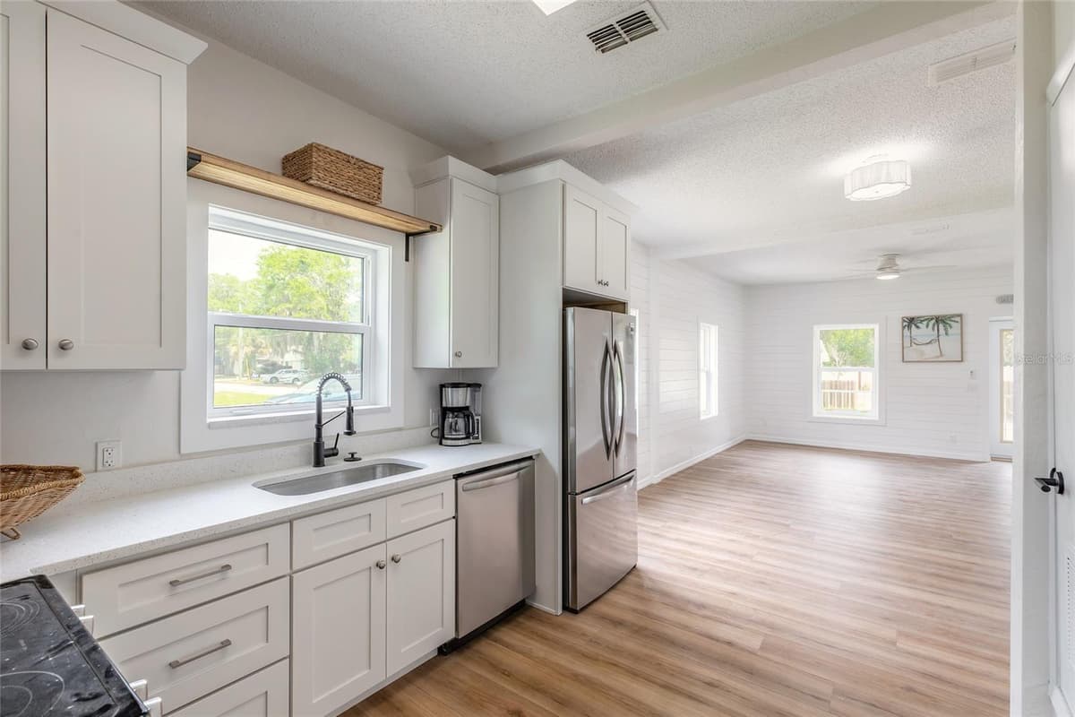 306 SHELDON STREET — photo 15 of 40