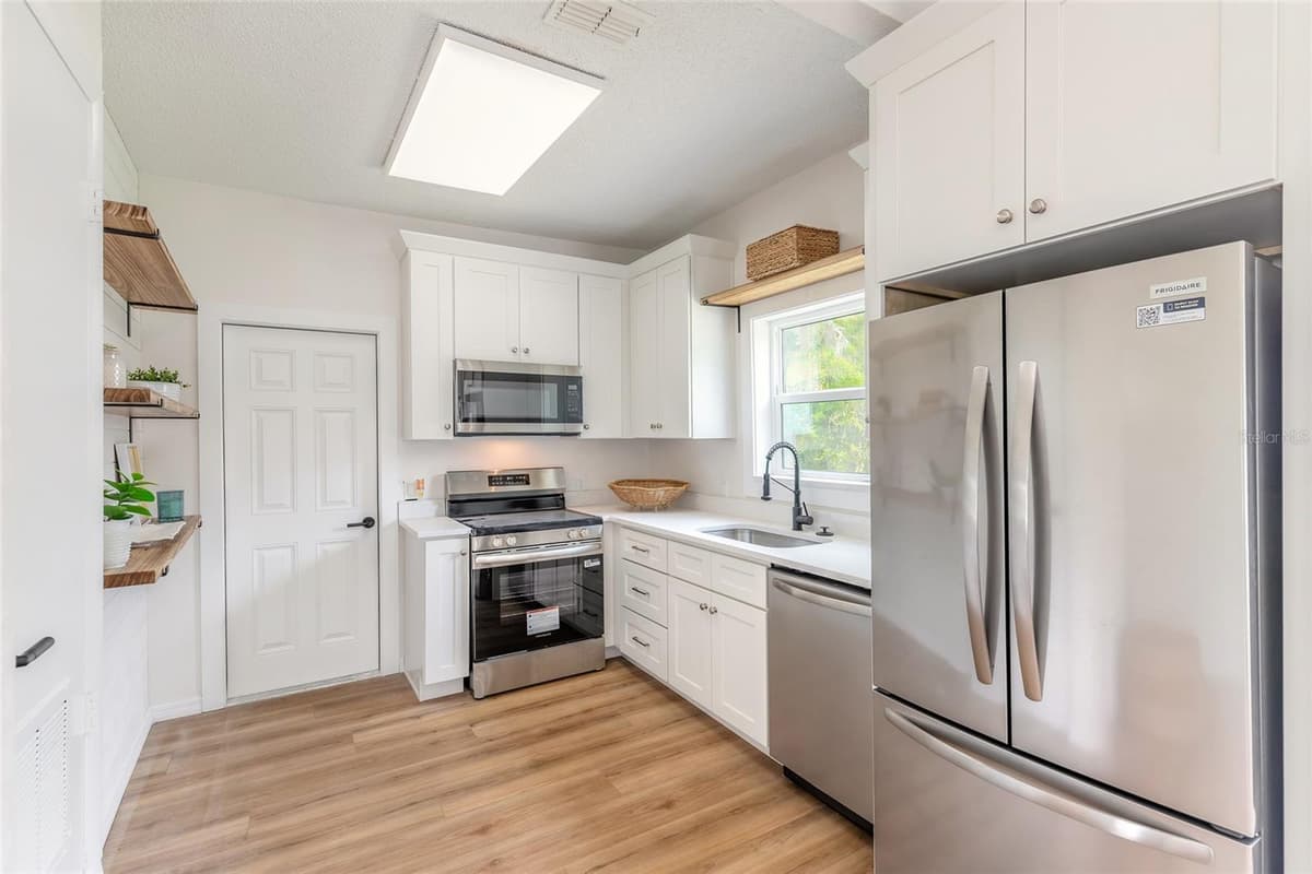306 SHELDON STREET — photo 14 of 40