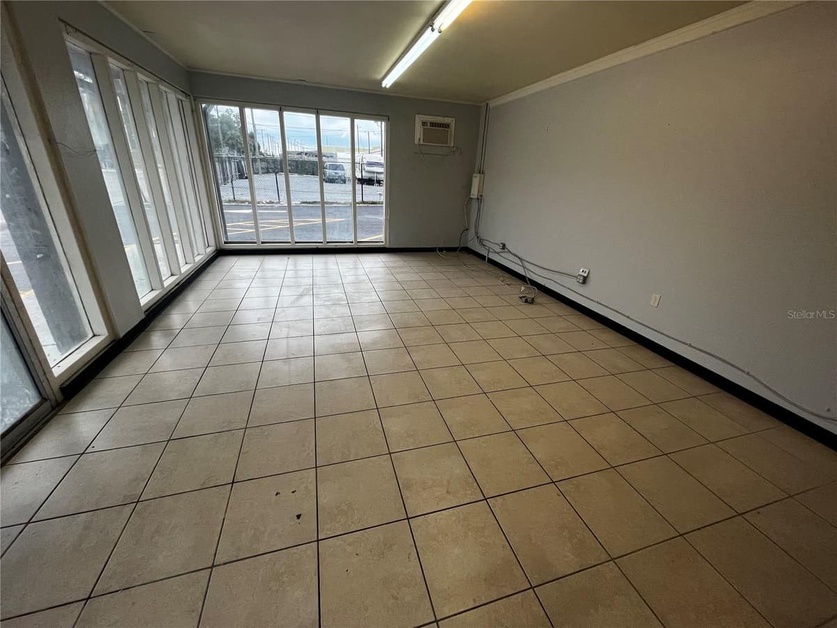 8610 SUWANEE AVENUE — photo 17 of 24