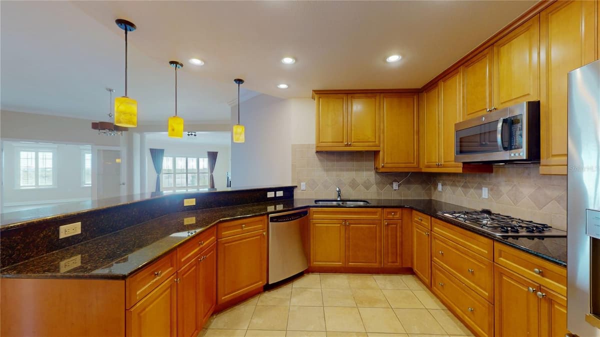 2305 EDGEWATER DRIVE — photo 5 of 42